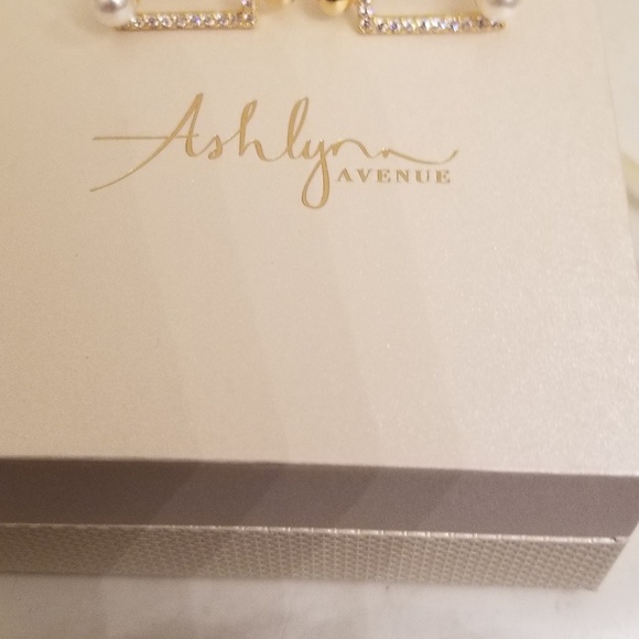 Gold and zircon "Pearl In  A Box" earings - Picture 4 of 5